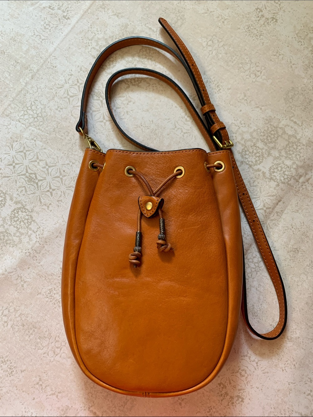 Unbranded Crossbody Caramel Colored Leather Small Bag. NWOT.
